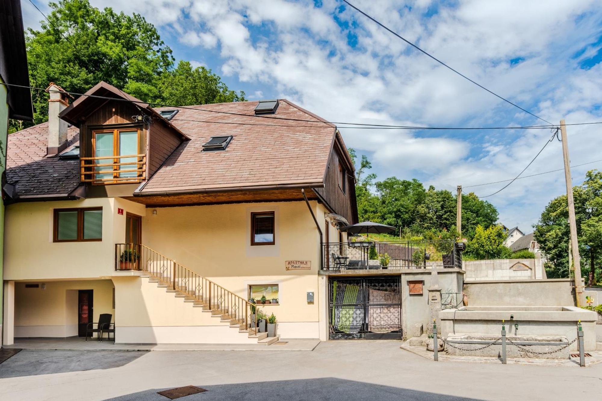 Apartmaji Mausi Bovec Ngoại thất bức ảnh